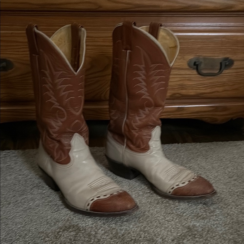 Classic Western Cowboy Boots in Brown and Cream